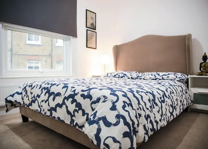 3 Bed Flat With Balcony Central