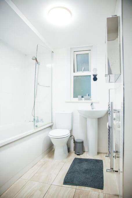 Appartement 3 Bed Flat With Balcony