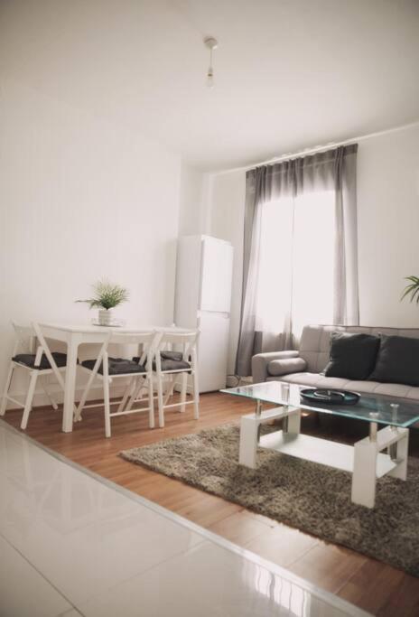 Appartement 3 Bed Flat With Balcony