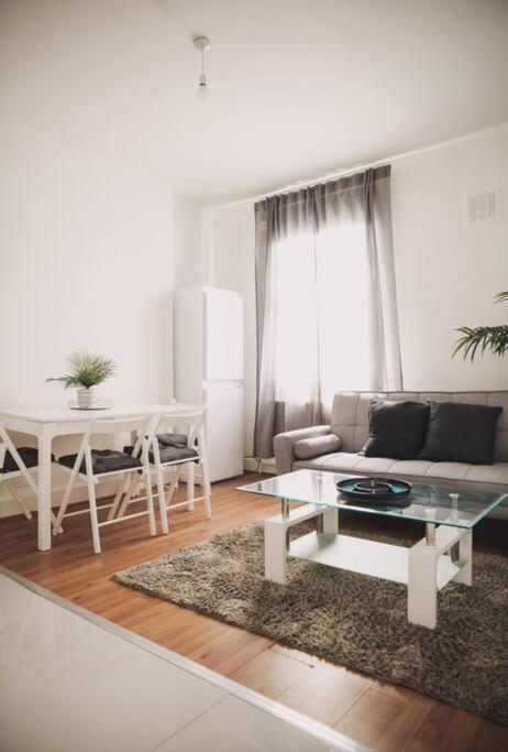 Appartement 3 Bed Flat With Balcony *