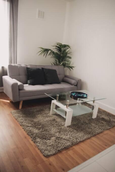 3 Bed Flat With Balcony Appartement
