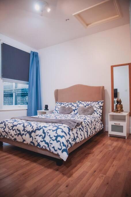 3 Bed Flat With Balcony Appartement *