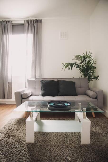 Appartement 3 Bed Flat With Balcony *