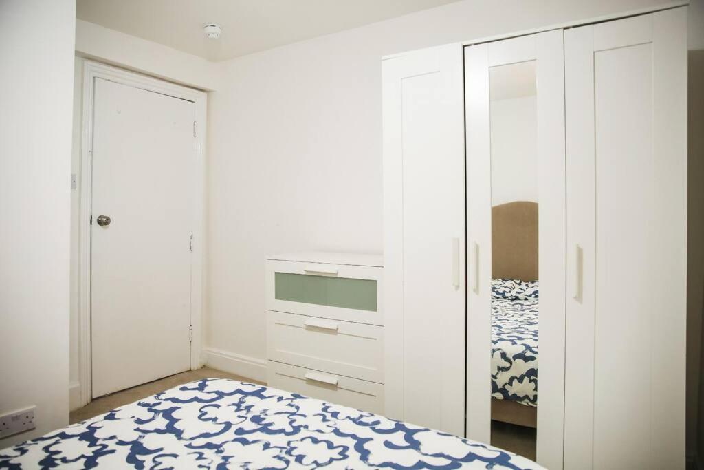 3 Bed Flat With Balcony Appartement Londres