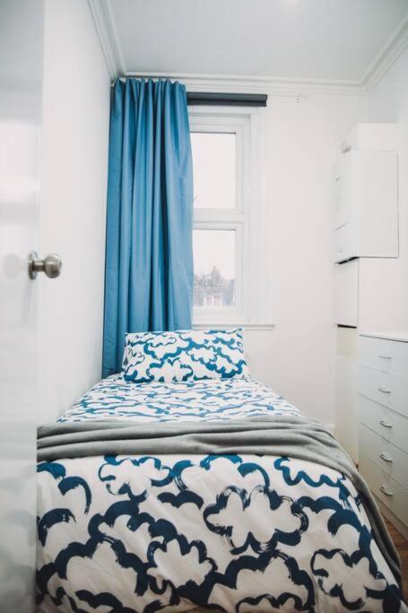 3 Bed Flat With Balcony Appartement *