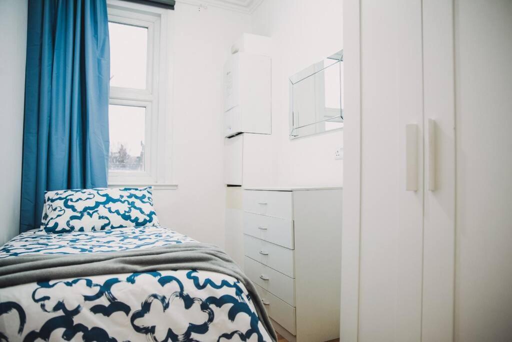 3 Bed Flat With Balcony Appartement *